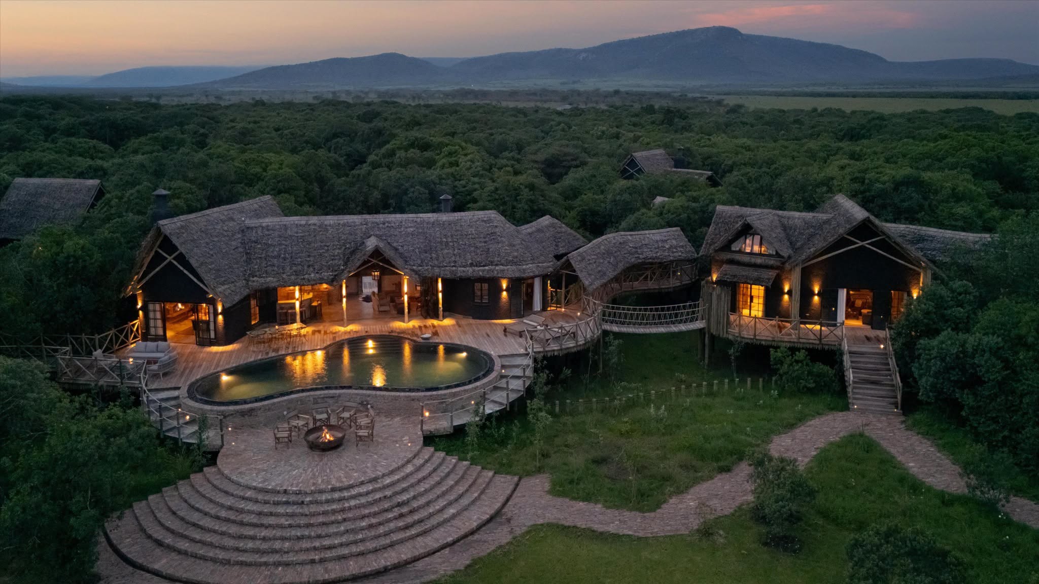 Private wilderness lodge overlooking Kenyan hills